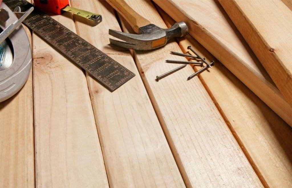 Деревянный пол на балконе