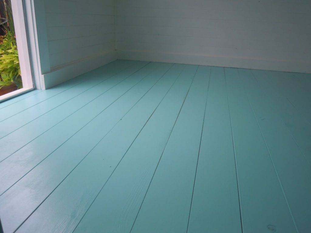 Как  и чем покрасить деревянный пол в доме