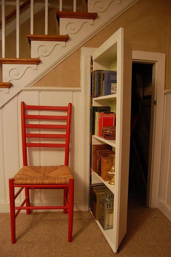 Использование пространства под лестницей: 20 практичных идей