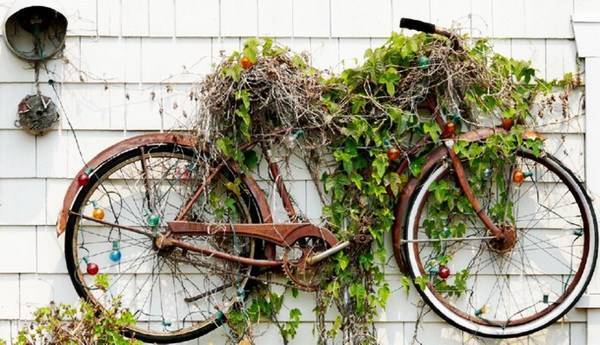 Поделки из велосипедных колёс для квартиры и дачи: идеи для домашнего творчества