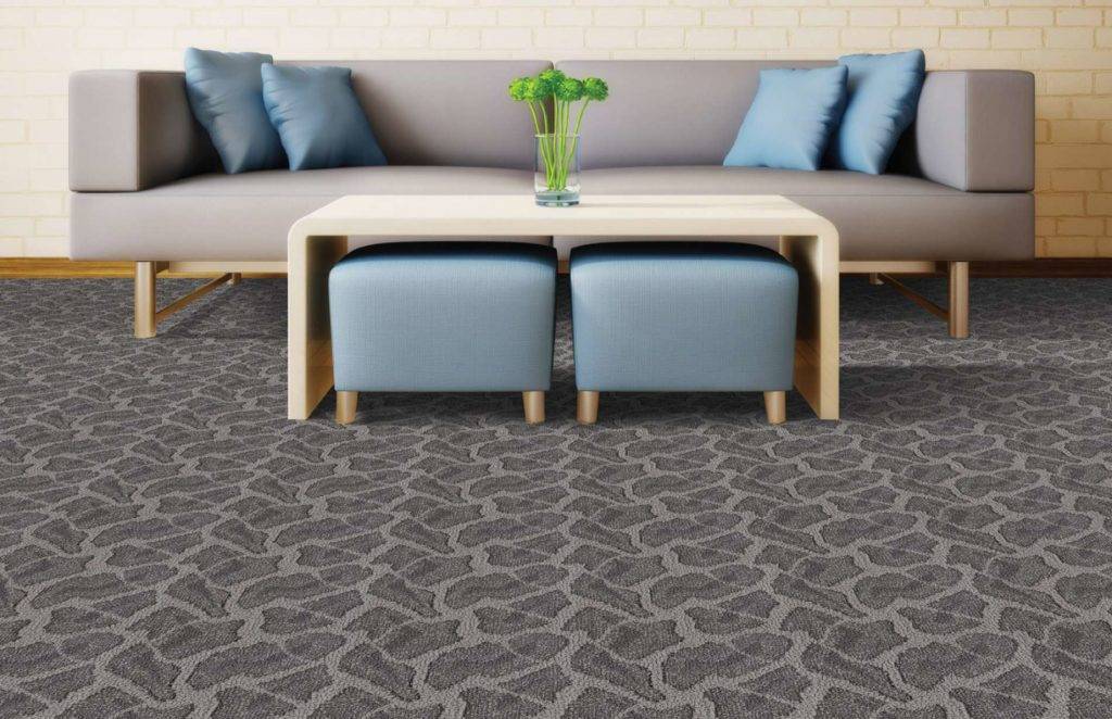 Не знаю кому верить, подскажите как правильно чистить ковролин?