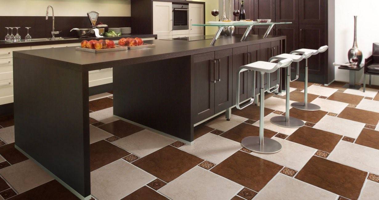 Примеры дизайна полов из плитки, керамогранита + сочетания материалов