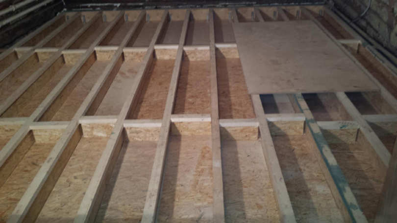 Как правильно заменить деревянный пол в школьном спортивном зале?