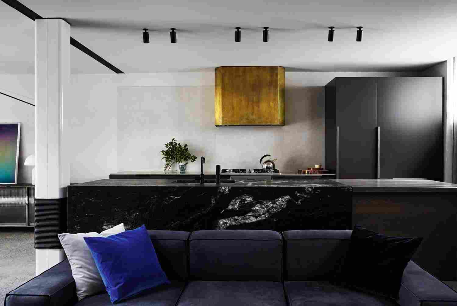 Темный пол в интерьере: сложный цвет для красоты и коррекции пространства