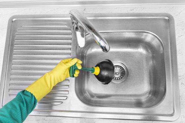 6 советов, которые помогут вам устранить неприятный запах из раковины на кухне