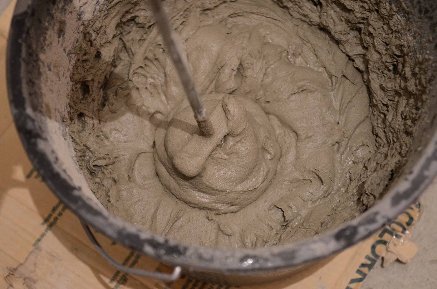 Как выбрать плиточный клей для теплого пола + разбор нюансов технологии его нанесения