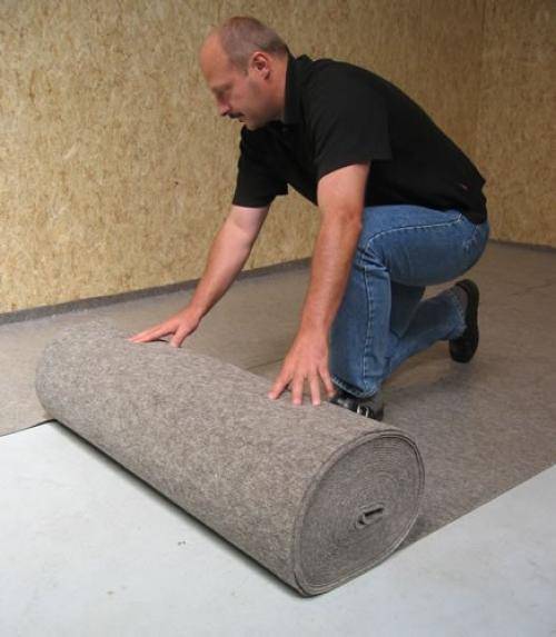 Как стелить ковролин на деревянный пол: технология укладки