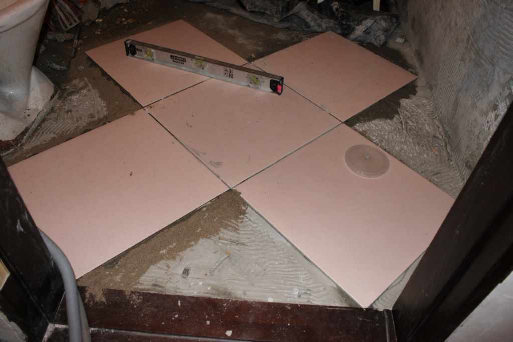 Подготовка пола к укладке плитки