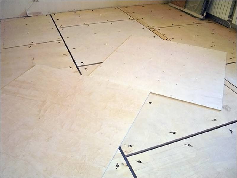 Как положить фанеру на бетонный пол. подготовка материала, зачистка поверхности и крепеж листов. особенности укладки