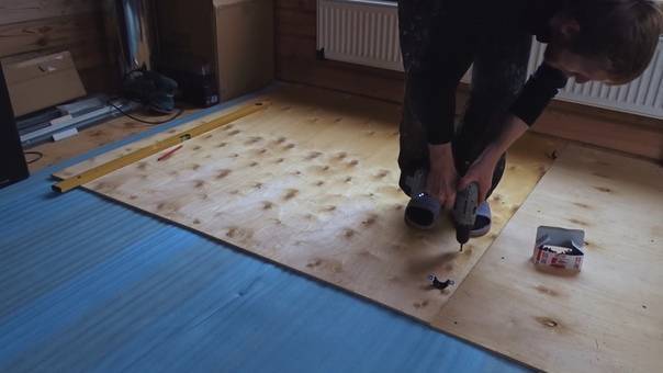 Простой и быстрый способ подготовки деревянного пола под ламинат: описание технологии +видео