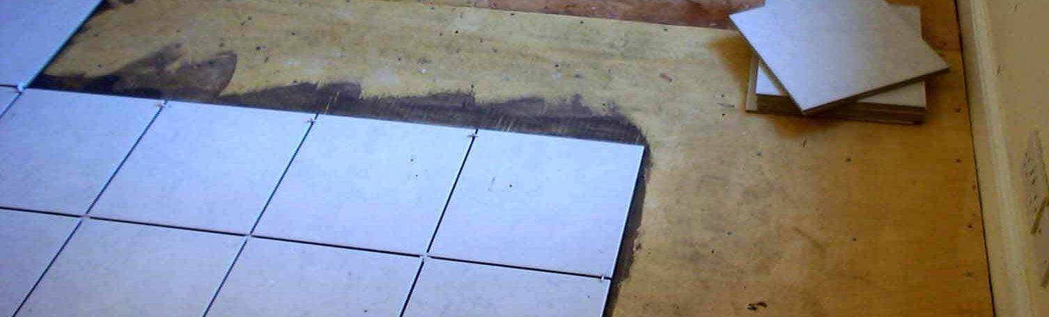 Самостоятельная укладка плитки на деревянный пол. можно ли класть плитку на деревянный пол: пошаговая инструкция, как класть на деревянный пол керамическую плитку