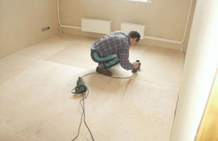 Как выровнять бетонный пол под ламинат без стяжки самовыравнивающейся смесью