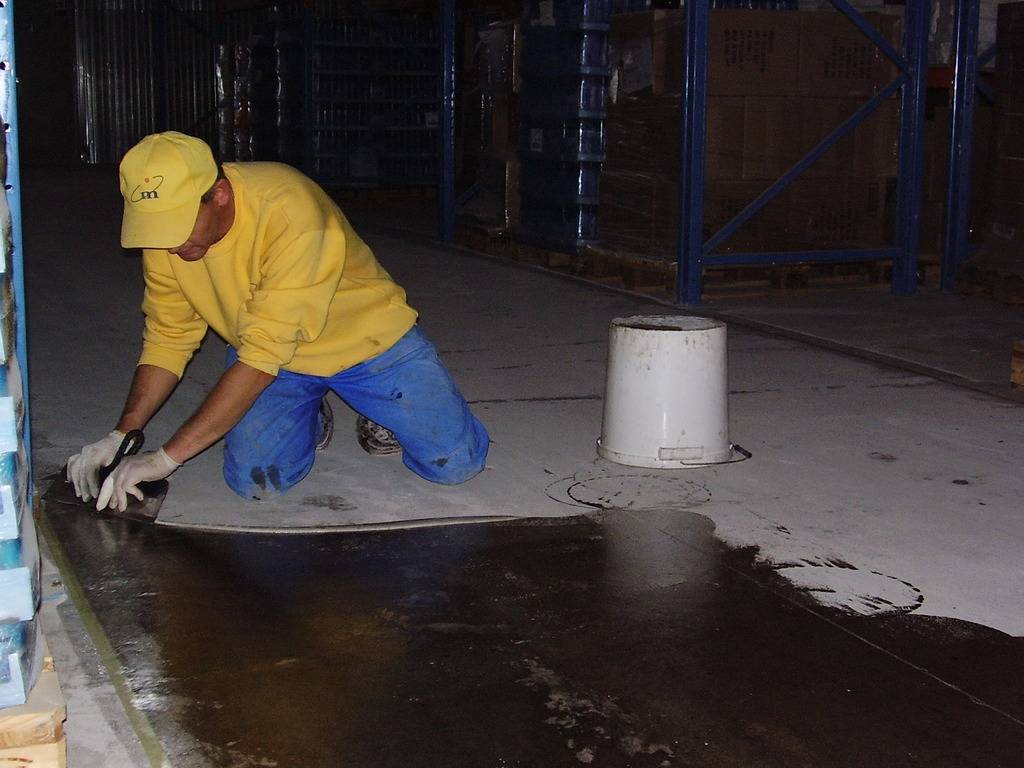 Обеспыливание бетонного пола: как и чем обеспылить своими руками