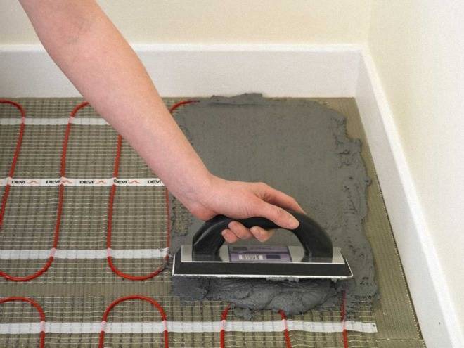 Через какое время можно ходить по плитке после укладки на полу и что влияет на время высыхания