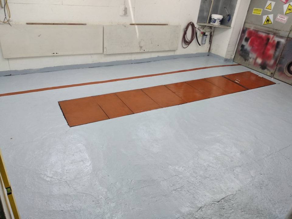Чем покрасить бетонный пол в гараже - строительство и ремонт