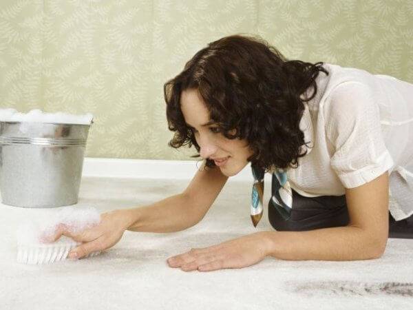 Чистка ковролина в домашних условиях народными средствами: советы